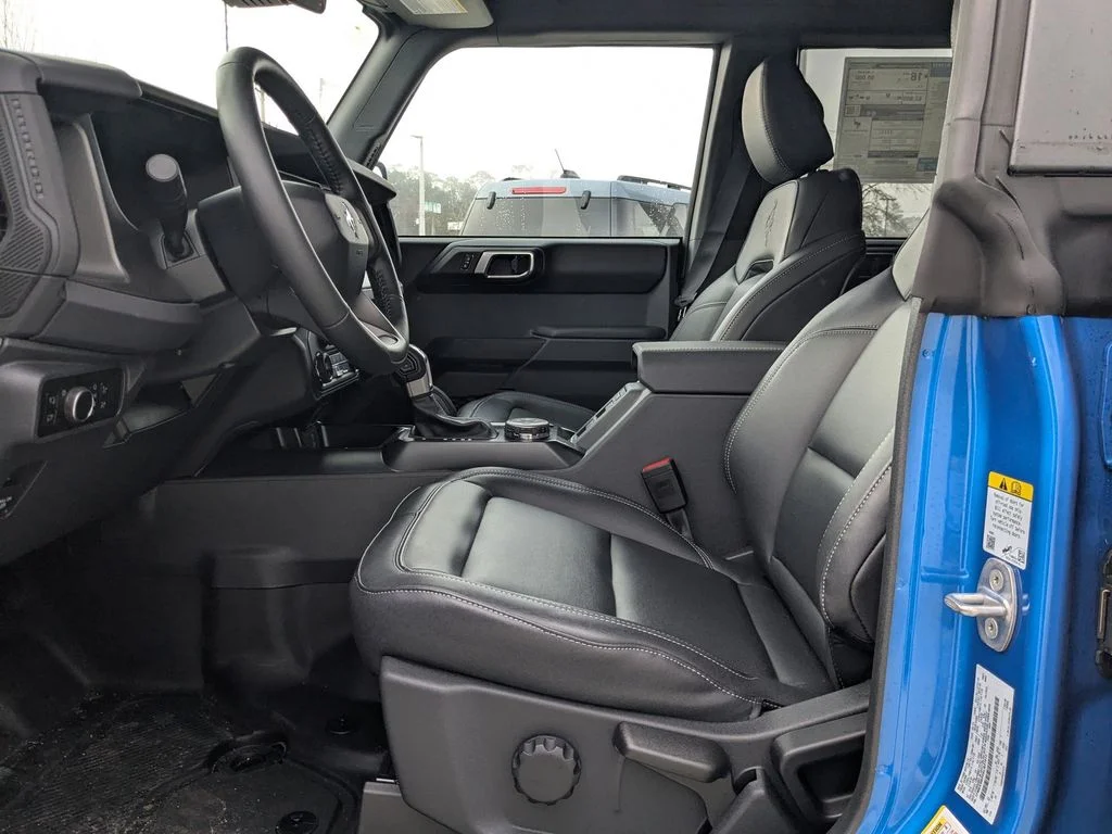 New 2025 Velocity Blue Metallic Ford Badlands image 13