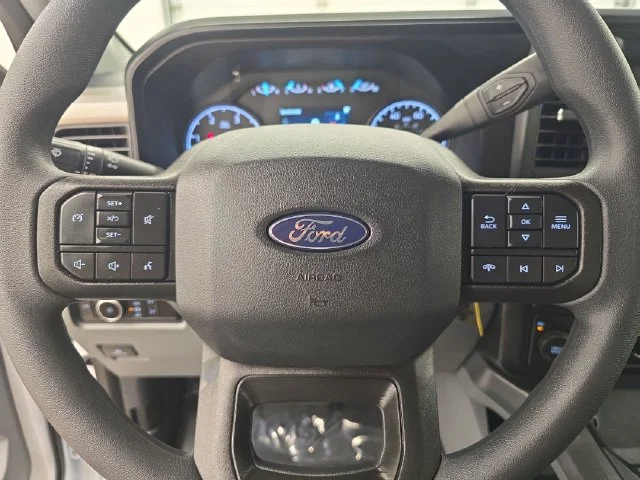 New 2027 Oxford White Ford F-350® XLT image 35