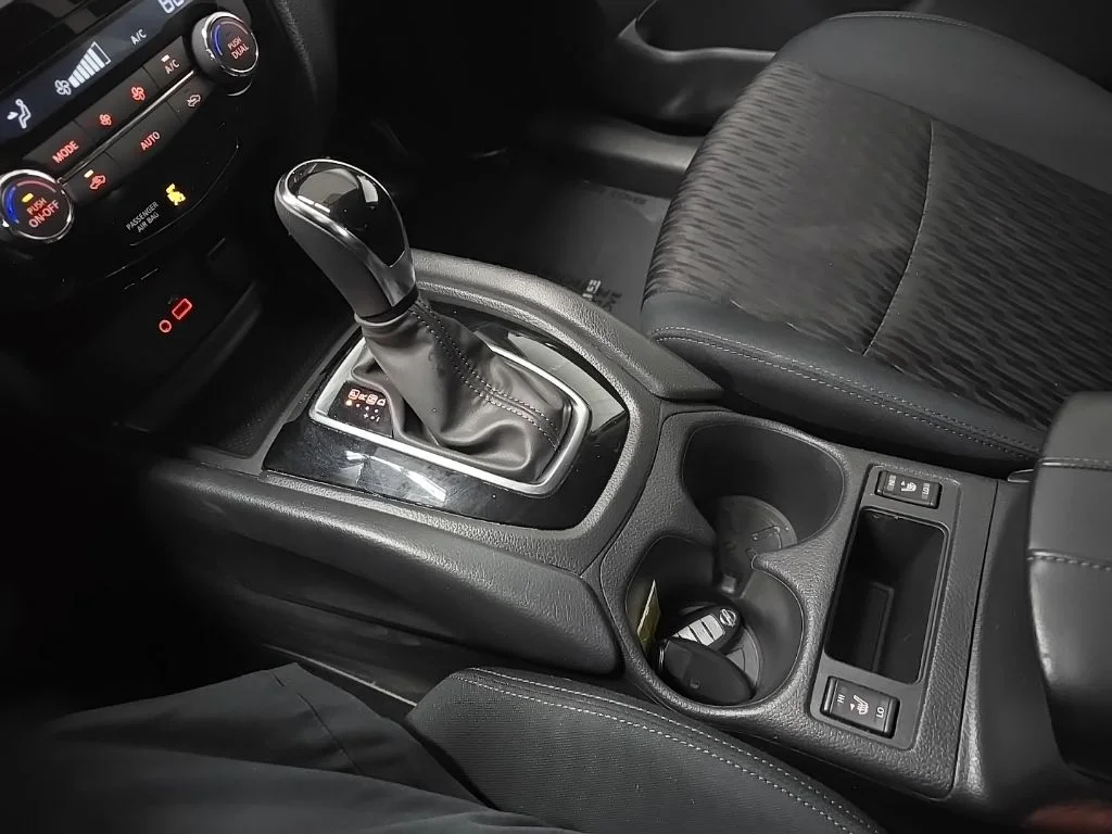 Used 2018 Silver Nissan SV image 27