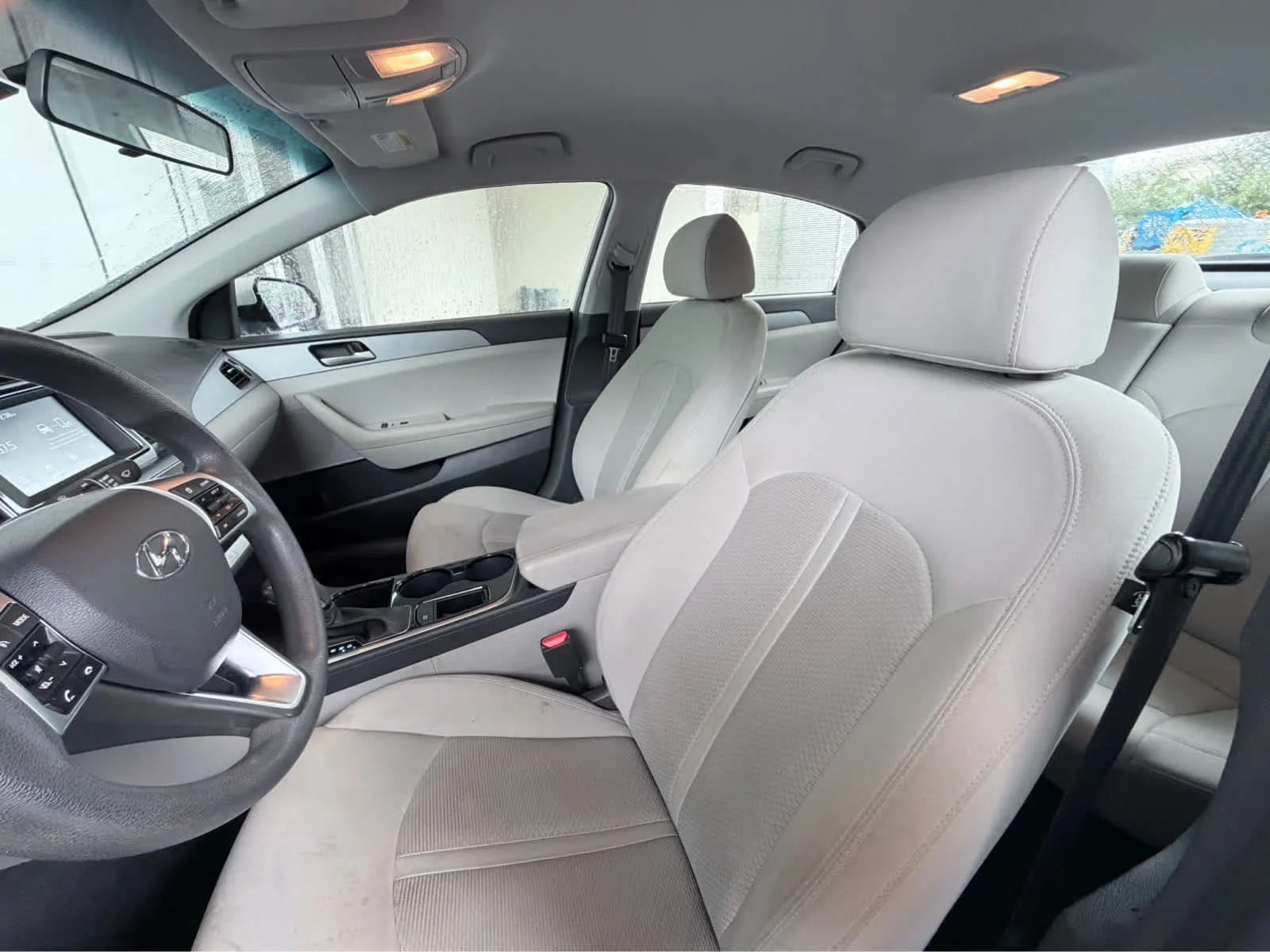 Used 2019  Hyundai SE image 16