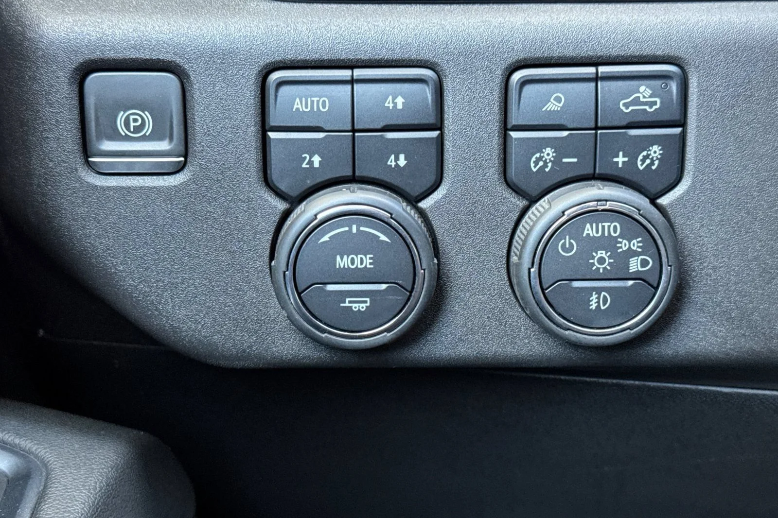 Used 2024 Summit White Chevrolet LTZ image 29