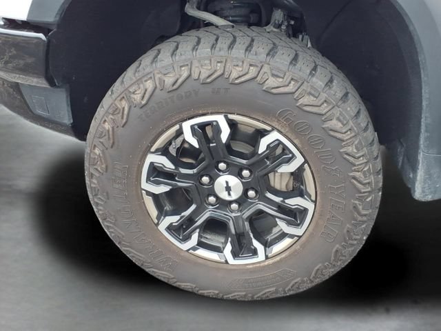 Used 2024 Summit White Chevrolet ZR2 image 18