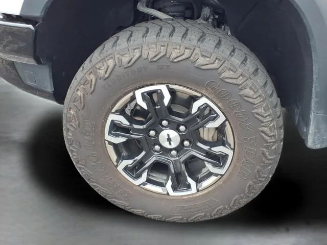 Used 2024 Summit White Chevrolet ZR2 image 18