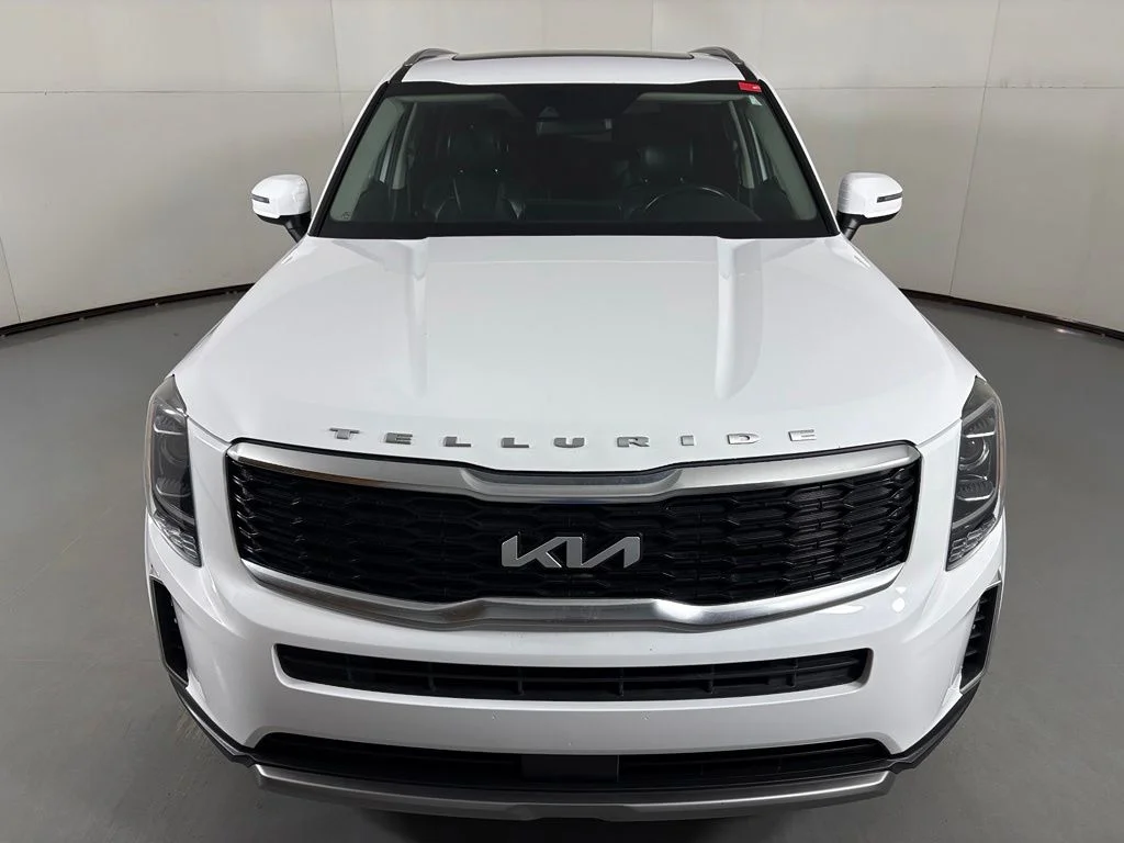 Used 2022 White Kia S image 3