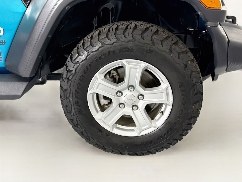 Used 2019 Bikini Pearlcoat Jeep Sport S image 30