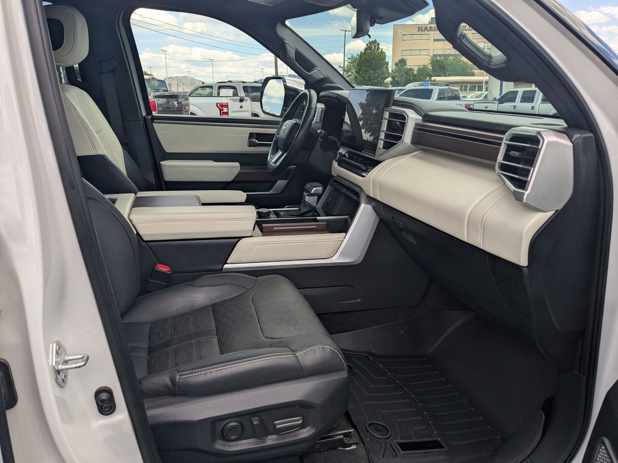 Used 2022 White Toyota Capstone Hybrid image 30