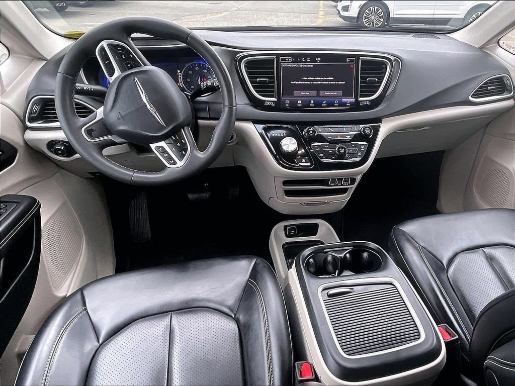 Used 2023 Black Chrysler Touring L image 18