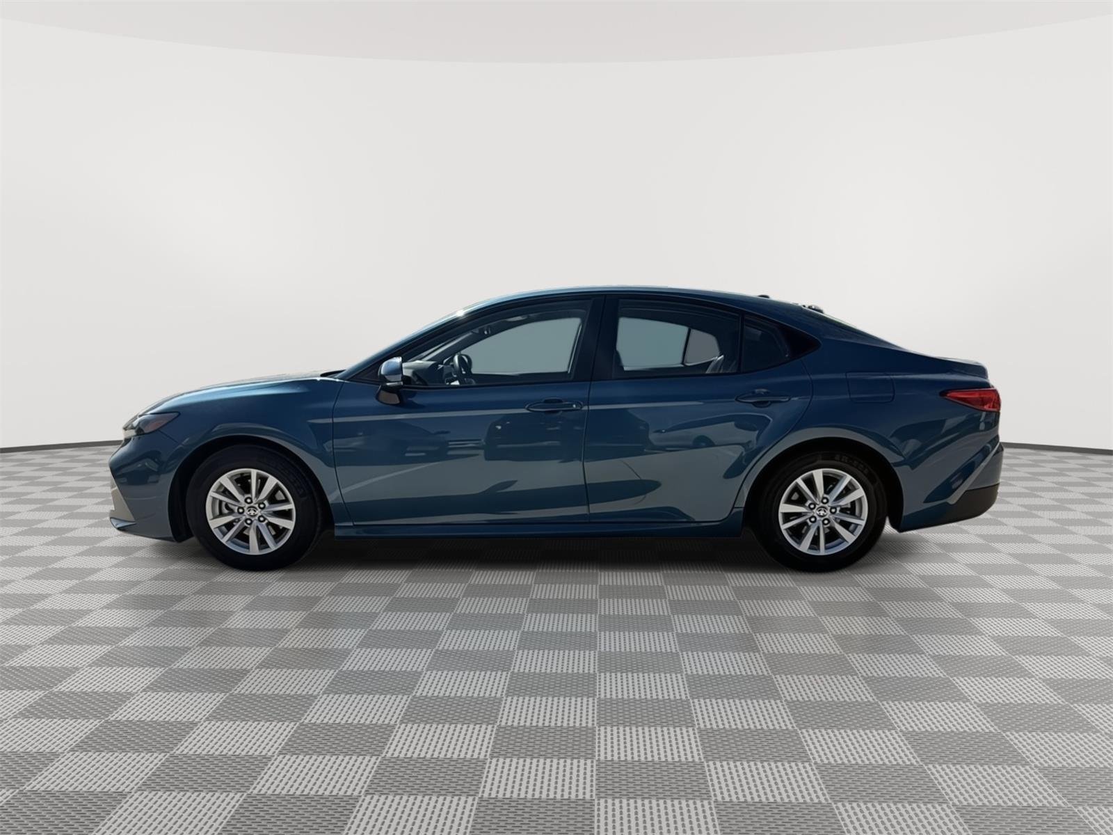 Used 2025 Ocean Gem Toyota LE image 4