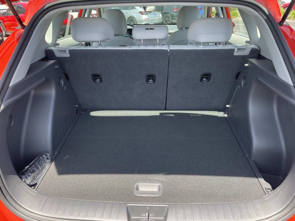 2025 Hyundai Kona SE - Photo 22