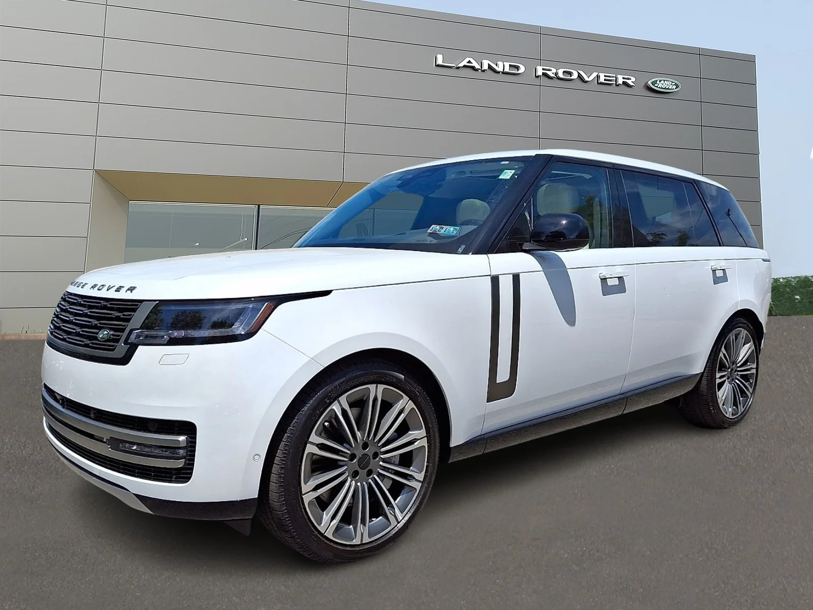 New 2026 Ostuni Pearl White Land Rover P530 SE 7 Seat image 1