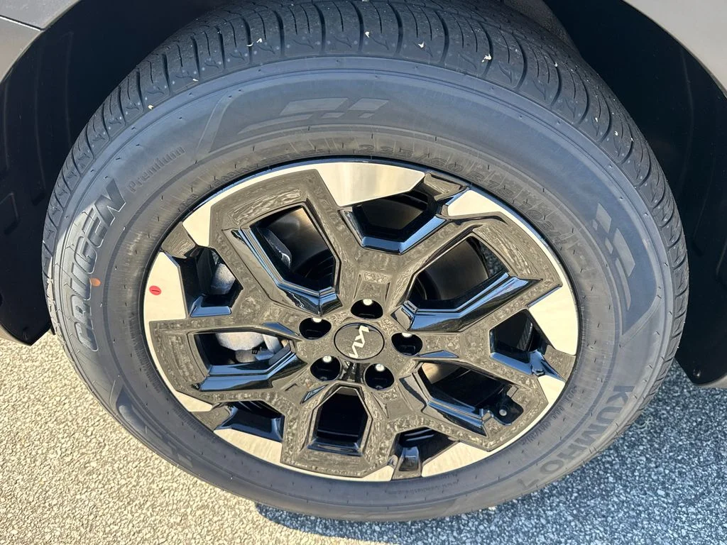 New 2026 Ivory Silver Kia S image 11