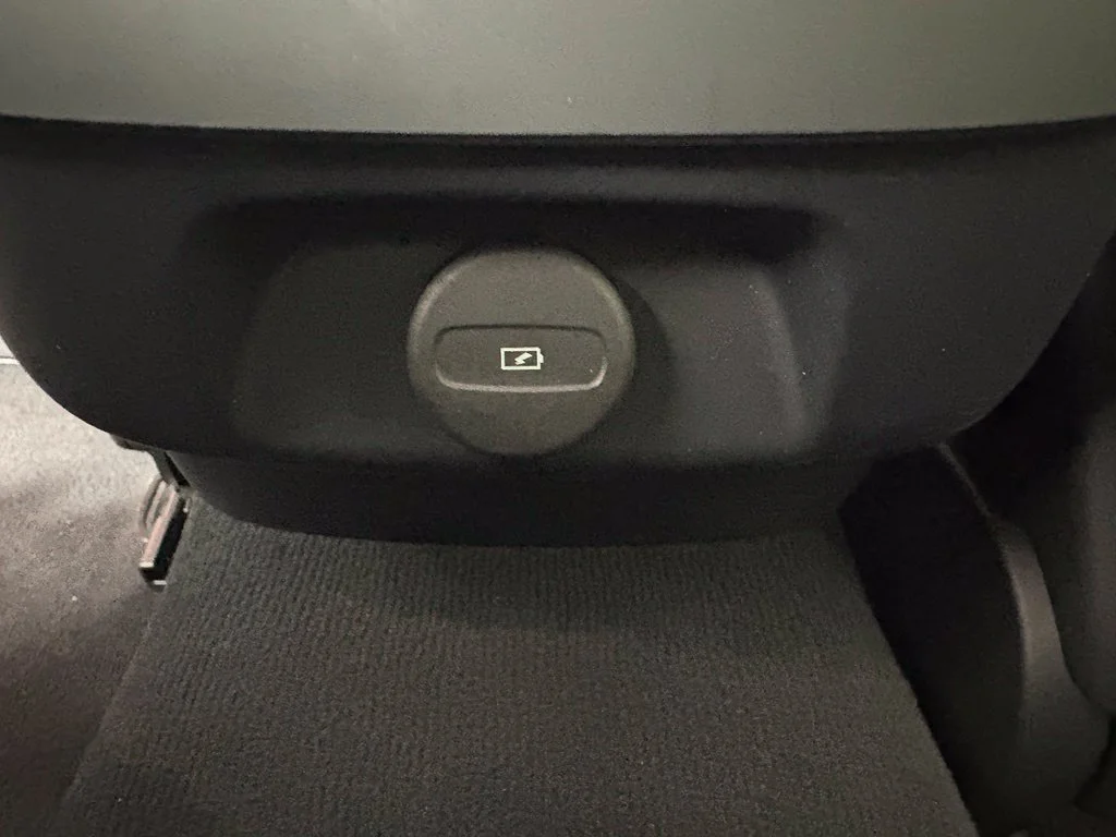 Used 2025 Gray Volvo B5 Plus image 39