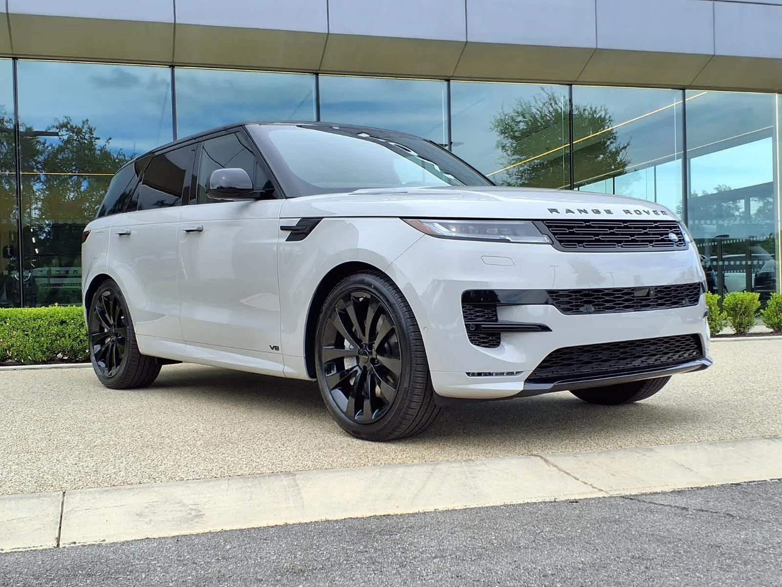 New 2026 Borasco Grey Land Rover Dynamic SE image 2