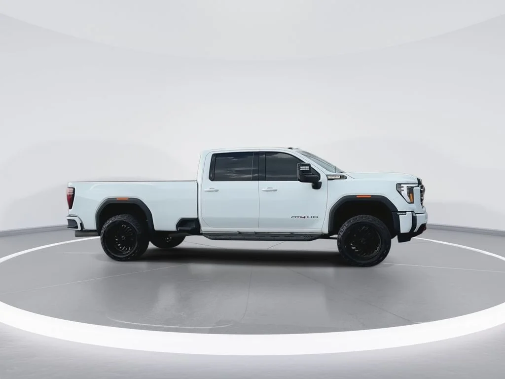 Used 2024 White GMC AT4 image 9