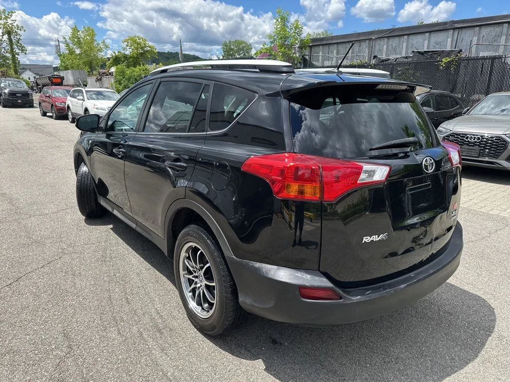 Used 2015 Black Toyota XLE image 4
