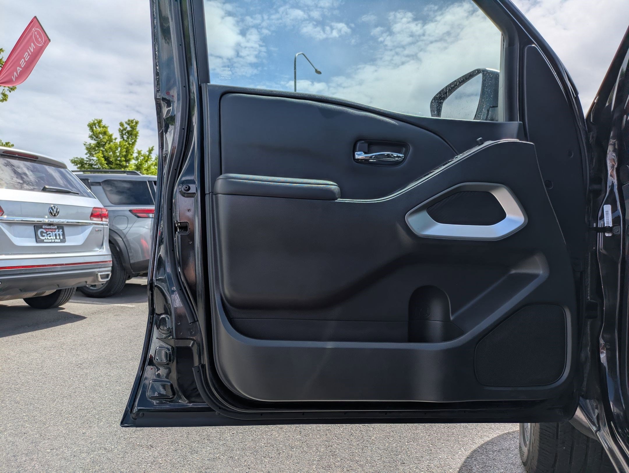 Used 2023 Super Black Nissan SV image 12