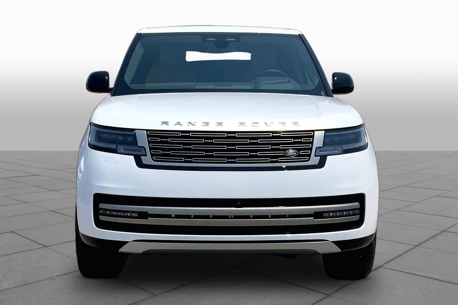 New 2026 Ostuni Pearl White Land Rover SE image 3
