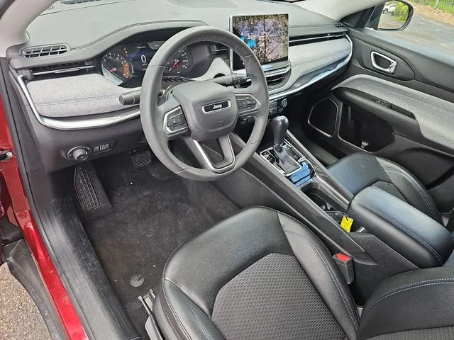 Used 2022 Red Jeep Latitude image 12