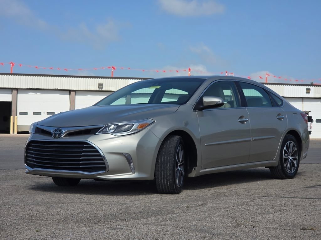 Certified Used 2018 Creme Brulee Toyota XLE Premium image 22