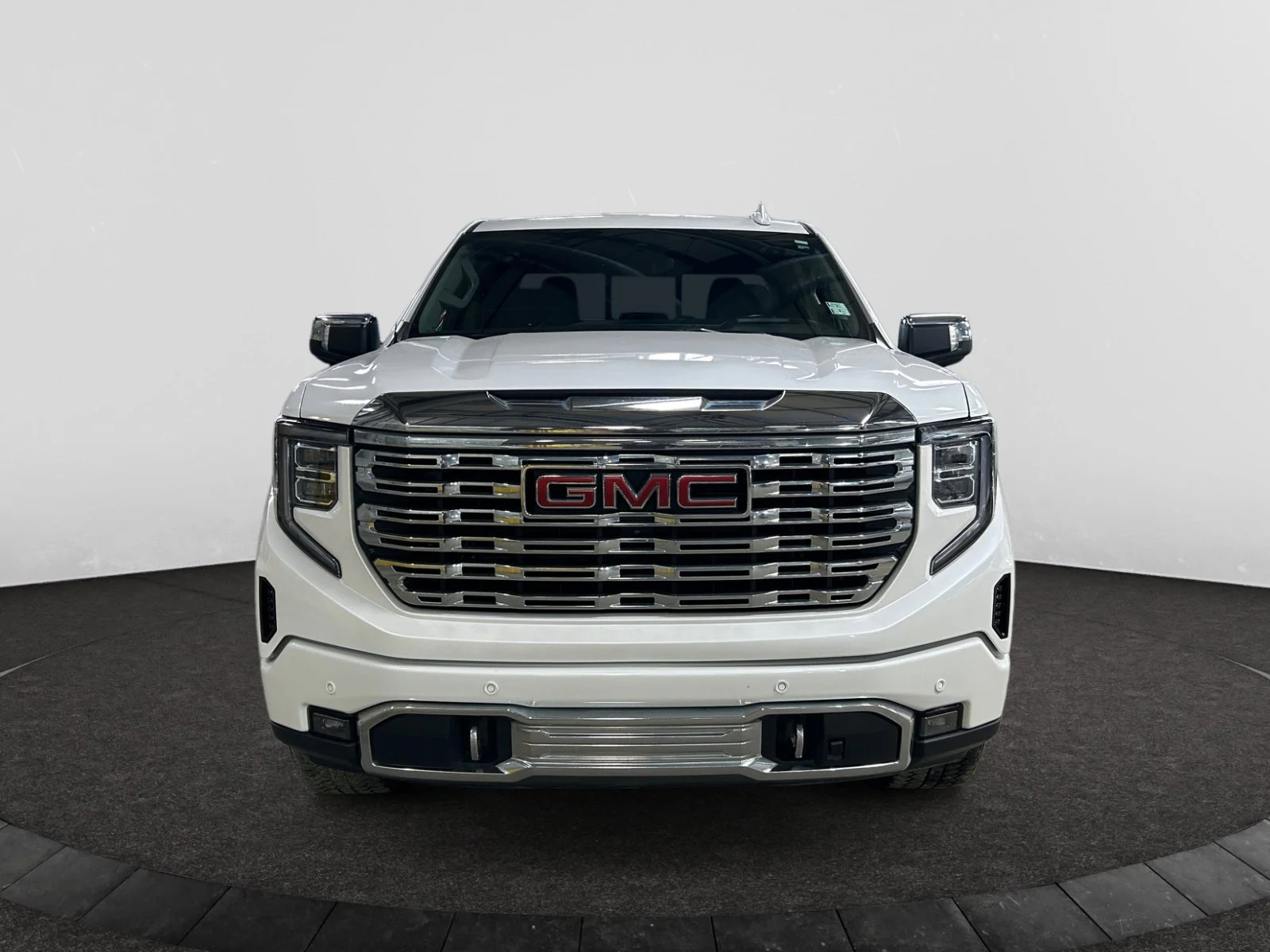 Used 2023 White GMC Denali Crew Cab image 8