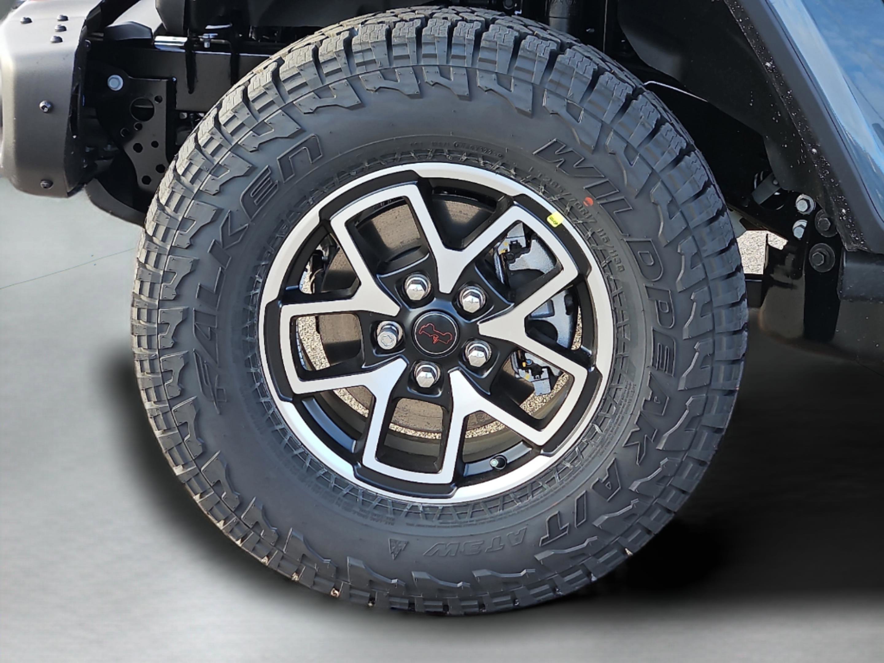 New 2026 Anvil Clear-Coat Exterior Paint Jeep Rubicon image 9