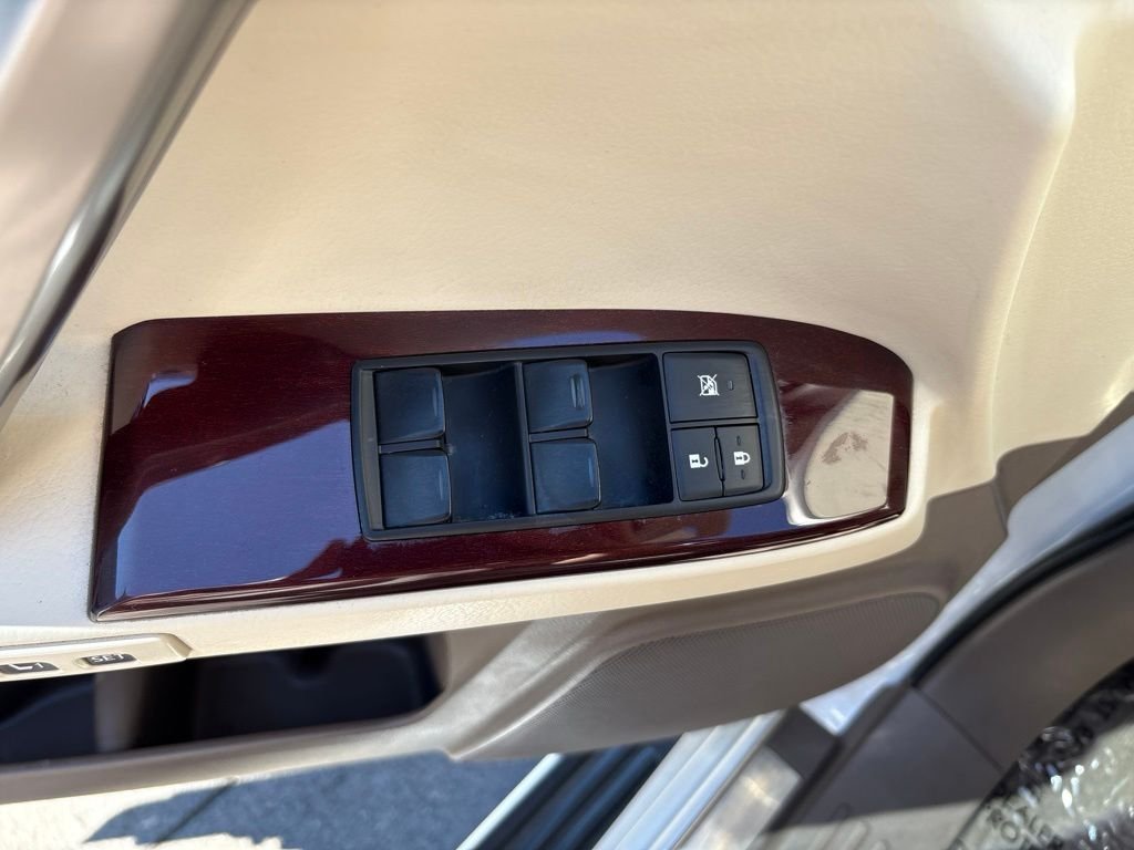 Used 2015 Starfire Pearl Lexus 460 image 14