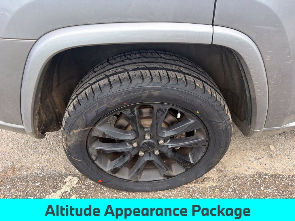 Used 2021 Silver Jeep Laredo X image 11