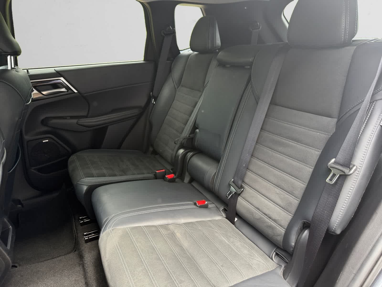 Used 2025 Gray Mitsubishi SE image 13
