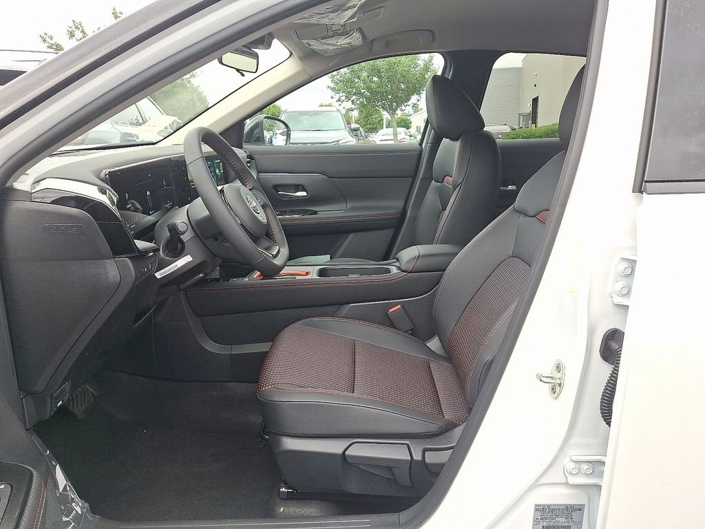 New 2026 Aspen White TriCoat / Super Black Two-tone Nissan SR image 5