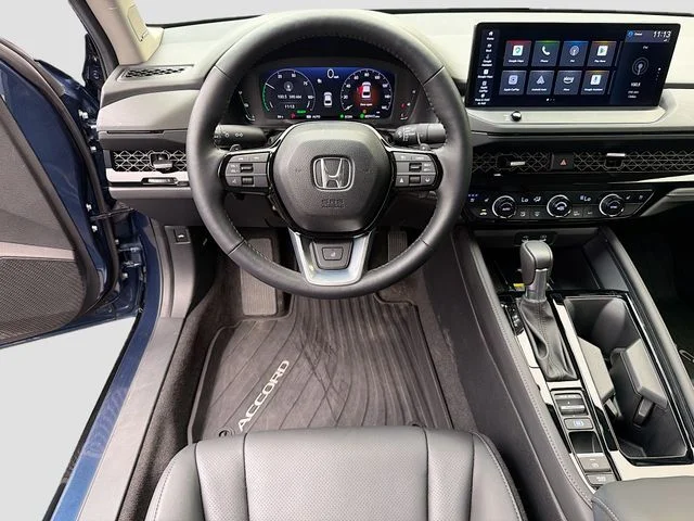 Used 2025  Honda Touring image 21