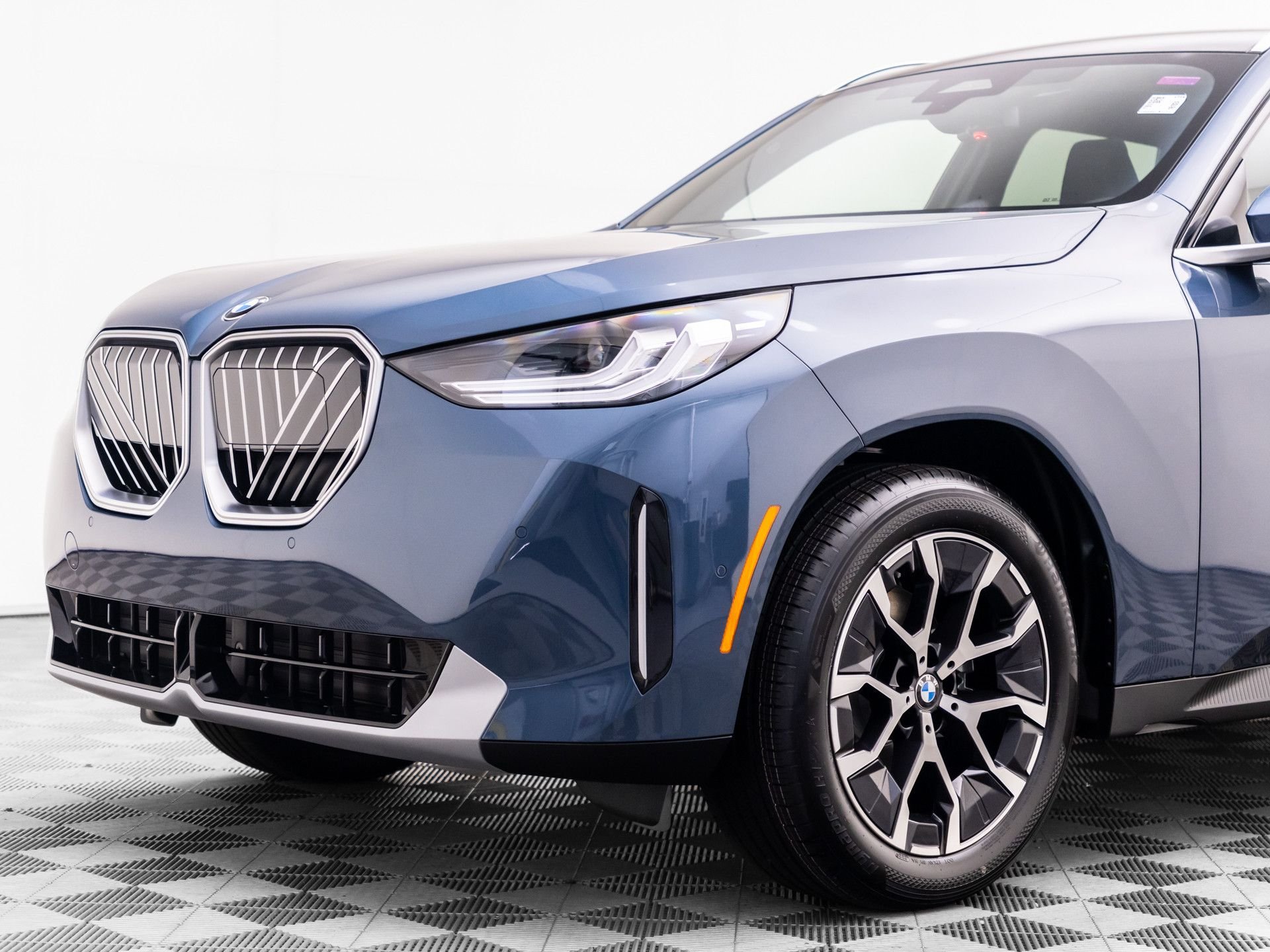 New 2026 Arctic Race Blue metallic BMW 30 xDrive image 37