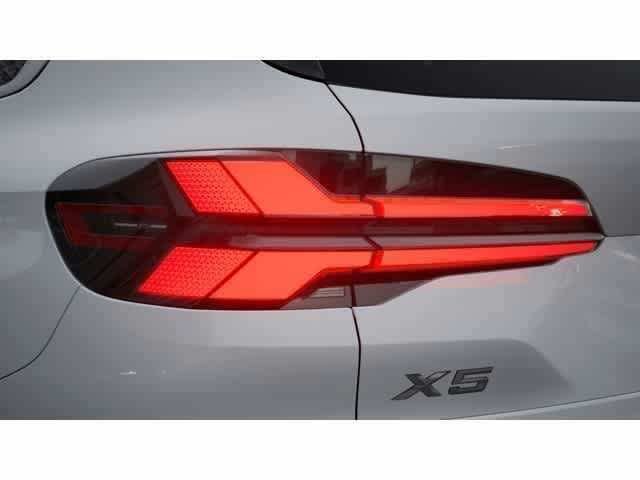 Used 2026 Alpine White BMW xDrive40i image 8