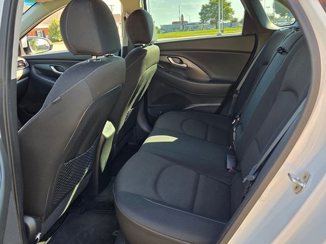Used 2018 White Hyundai Base image 6