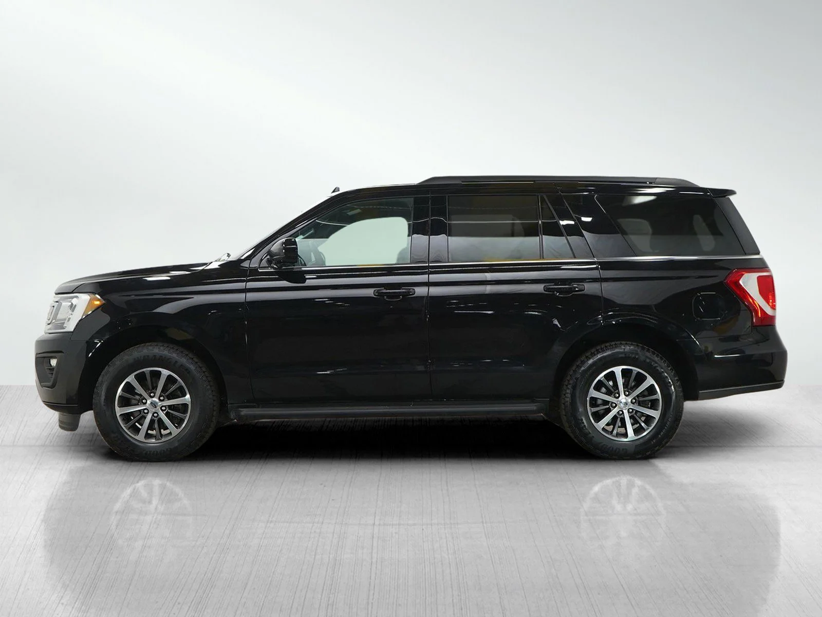 Used 2021 Ford Expedition XLT with VIN 1FMJU1JT4MEA76056 for sale in Burnsville, Minnesota