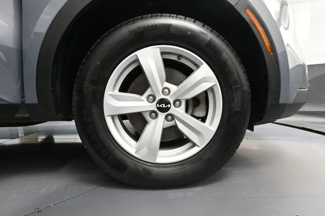 2023 Kia Sorento LX - Photo 15