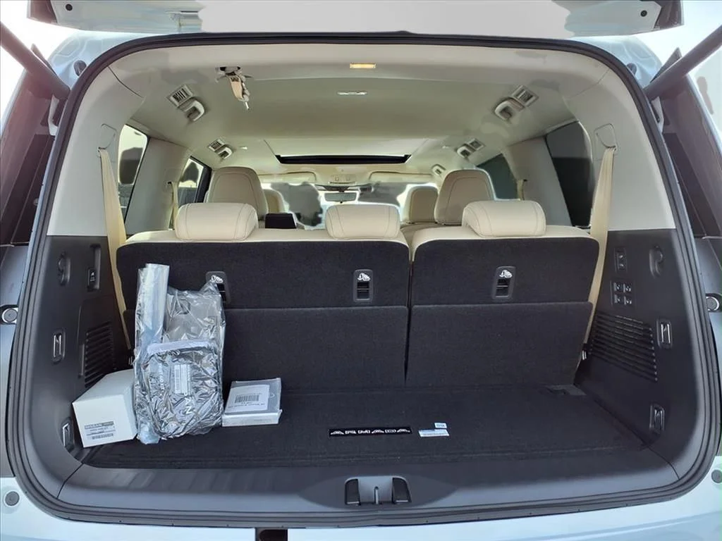 New 2026 Everest White TriCoat Nissan Platinum Reserve image 27