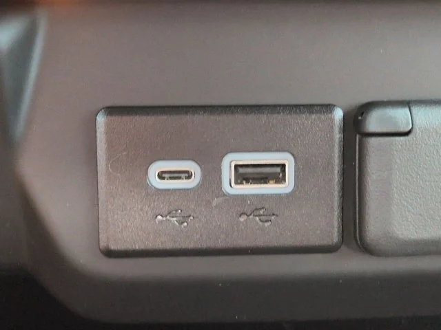 Used 2025 White Chevrolet Custom image 22
