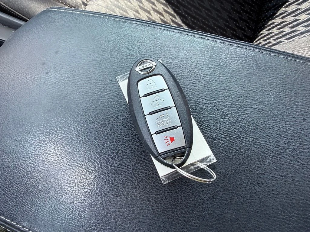 Used 2016 Black Nissan 2.5 S image 17
