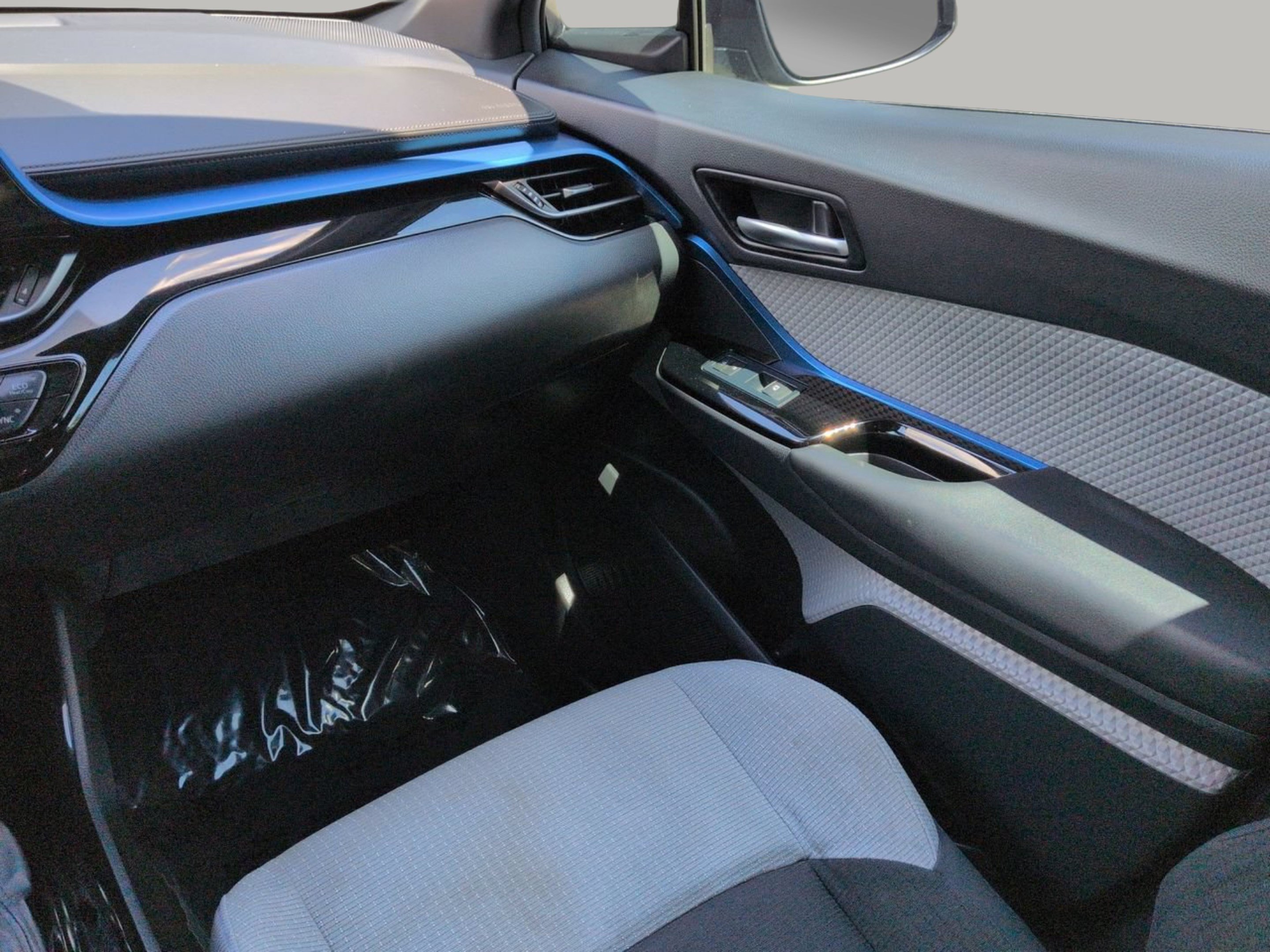 Used 2019 Magnetic Gray Metallic Toyota XLE image 19