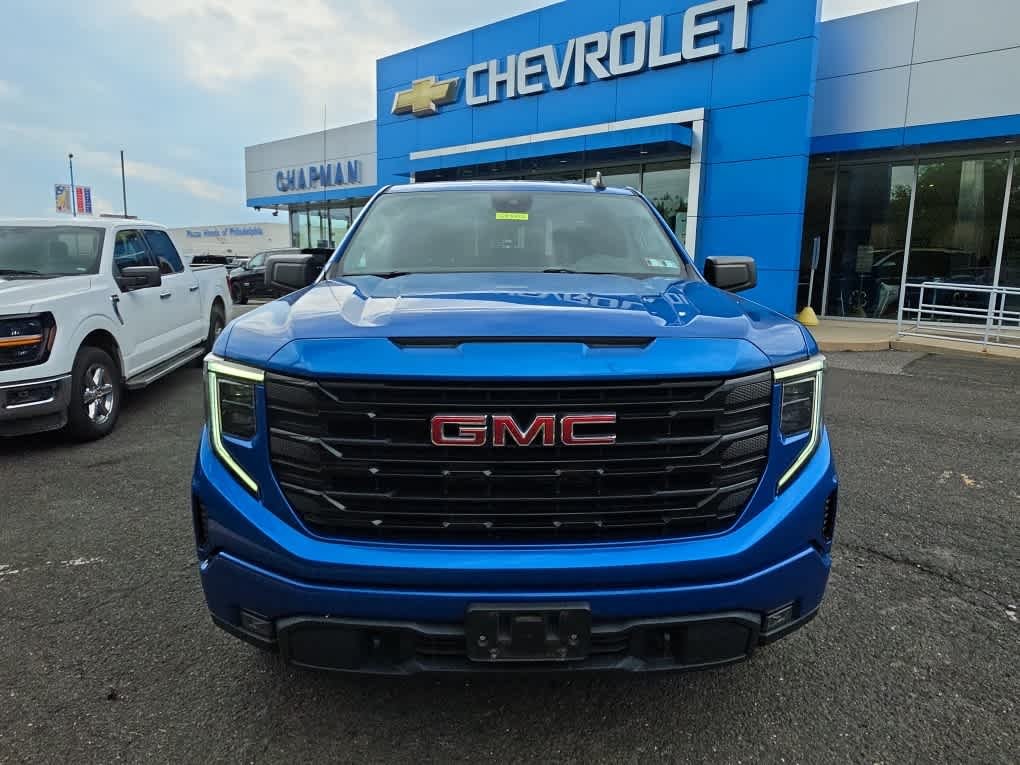Used 2023 DYNAMIC BLUE METALLIC GMC Elevation image 6