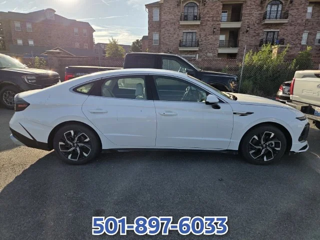 Used 2024 White Hyundai SEL image 3