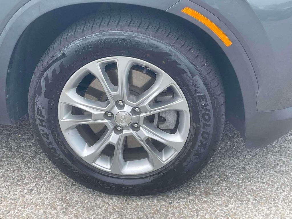 Used 2020 Green Hyundai SE image 9