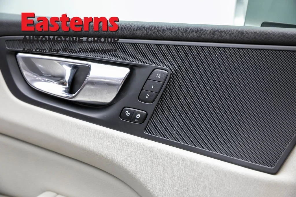 Used 2022 Gray Volvo B5 Momentum image 21