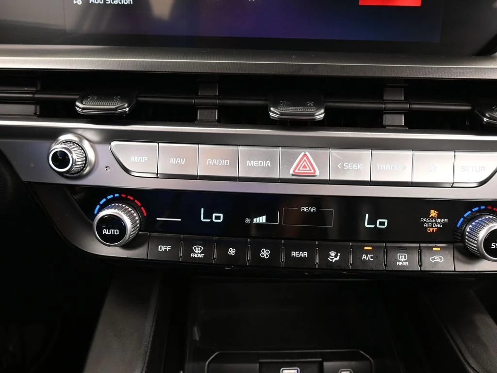 Used 2025 Glacial White Pearl Kia LX image 24
