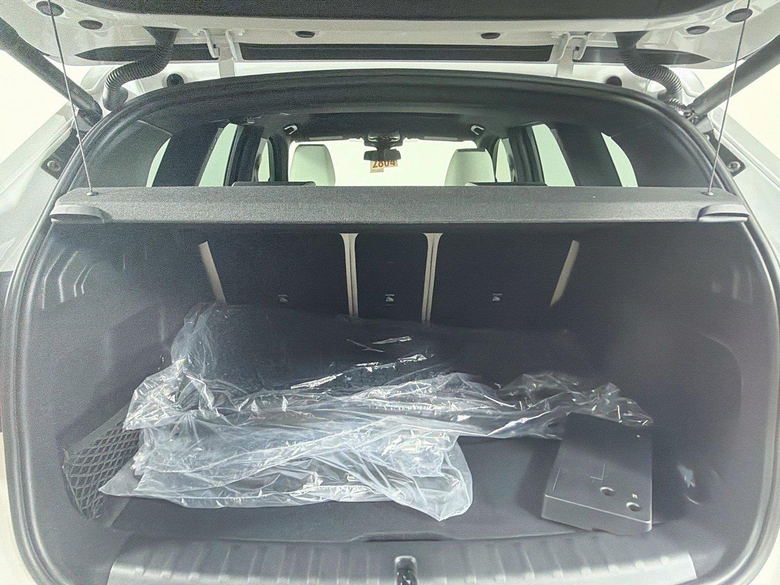 New 2026 Mineral White Metallic BMW xDrive28i image 25