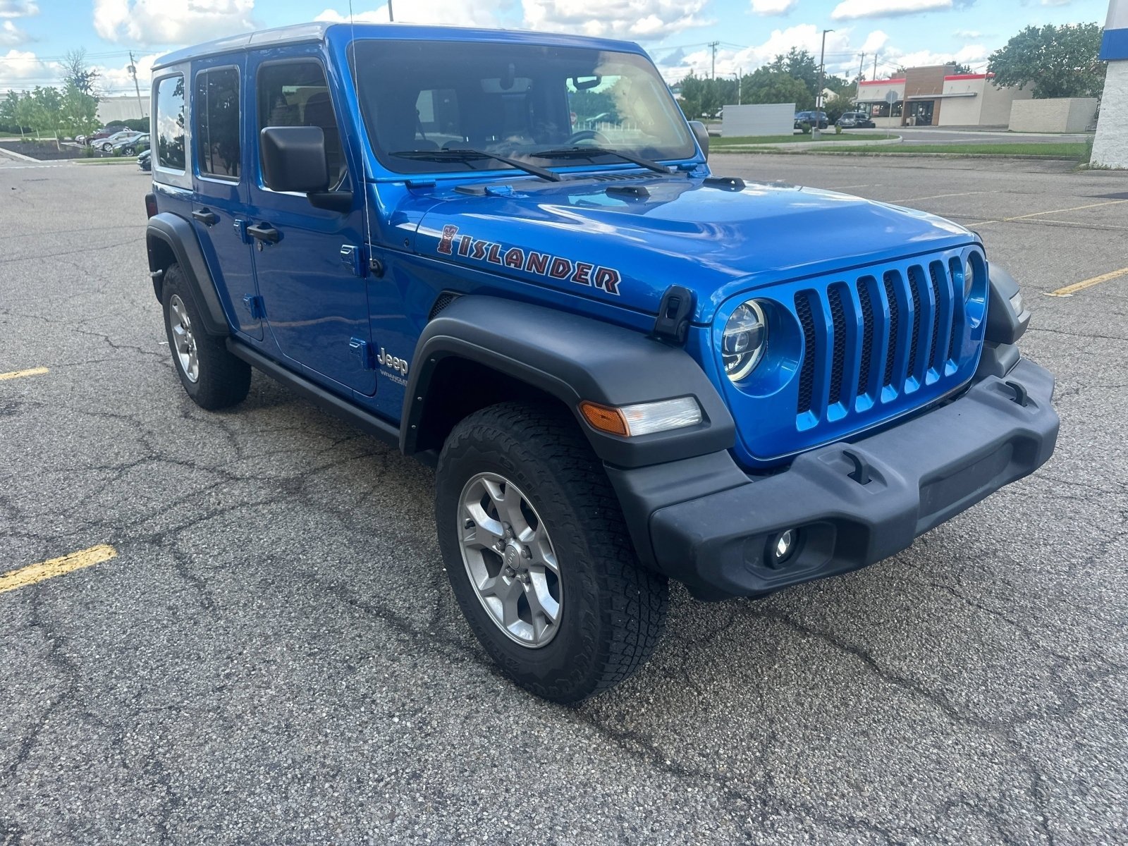 Used 2021 Hydro Blue Pearlcoat Jeep Unlimited Islander image 18