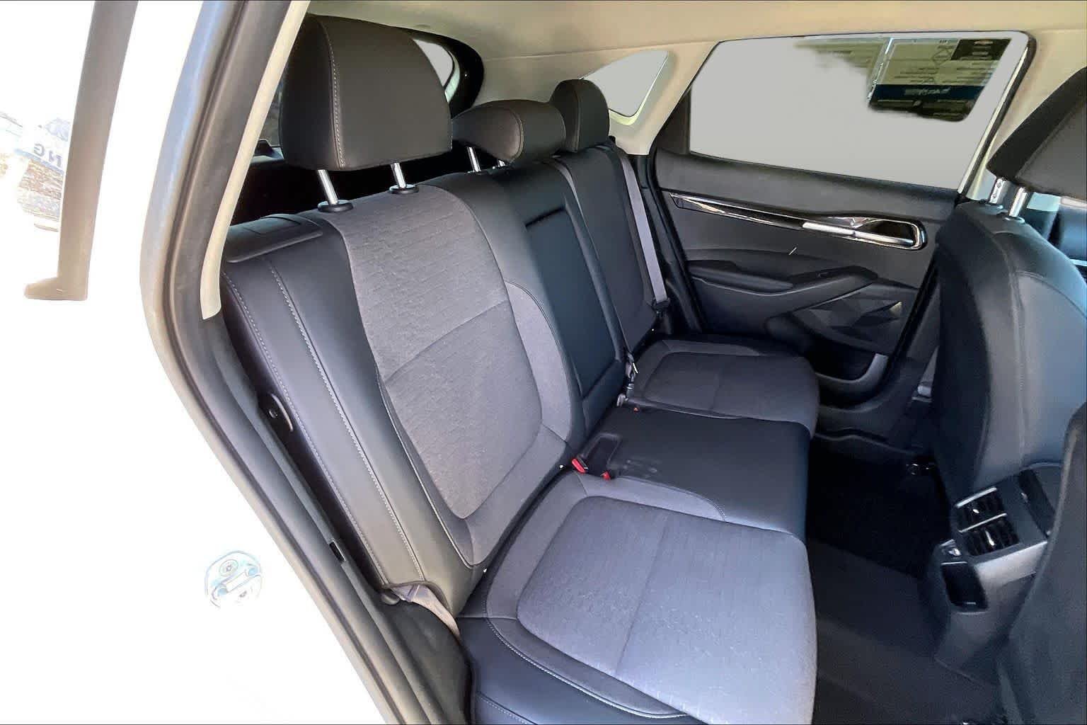 Used 2022 Clear White/Black Roof Kia S image 19