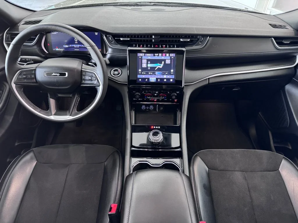 Used 2023 Diamond Black Cry Jeep Altitude image 12