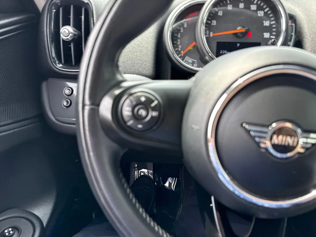 Used 2019 White MINI Classic image 20