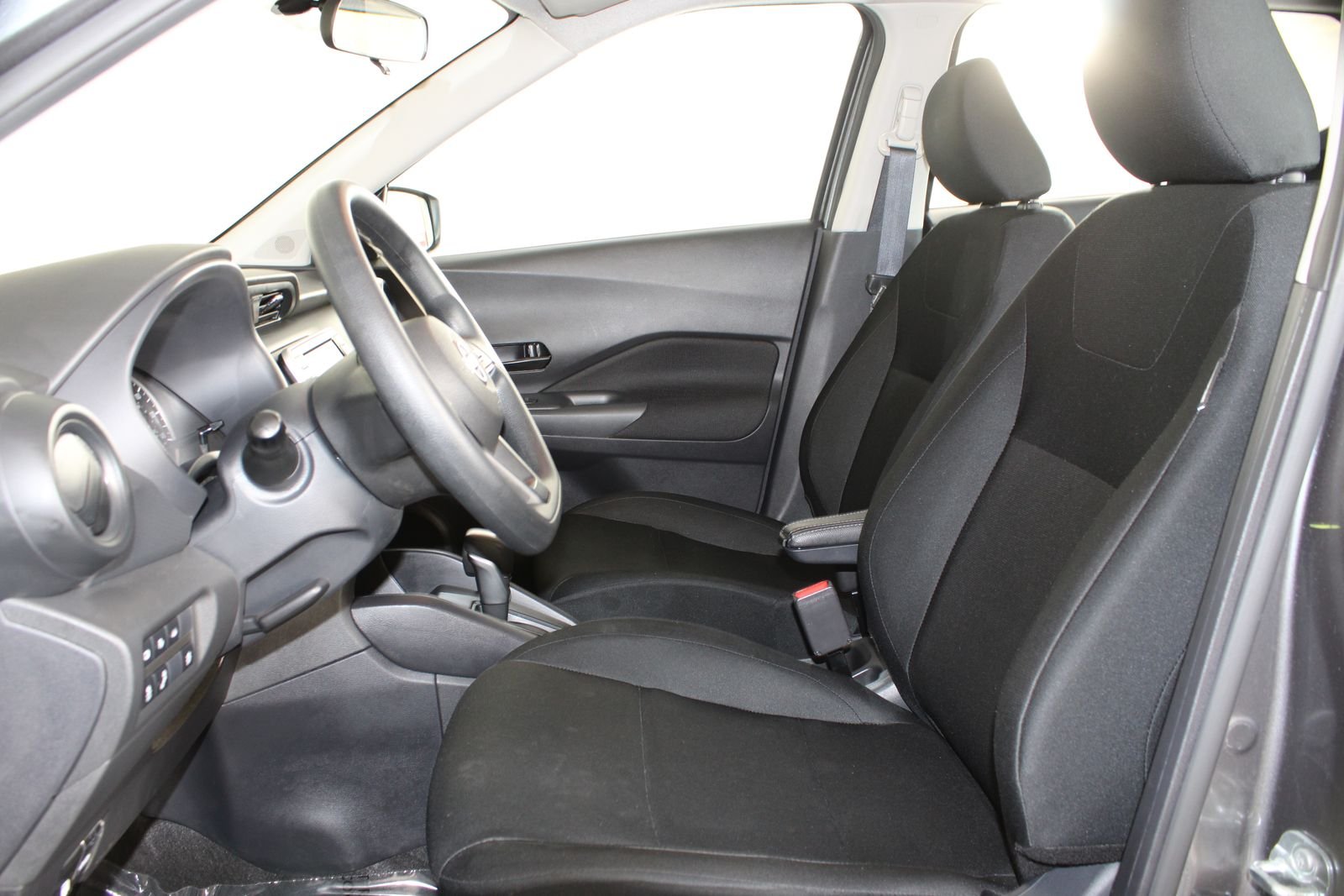 Used 2025 Gray Nissan S image 9
